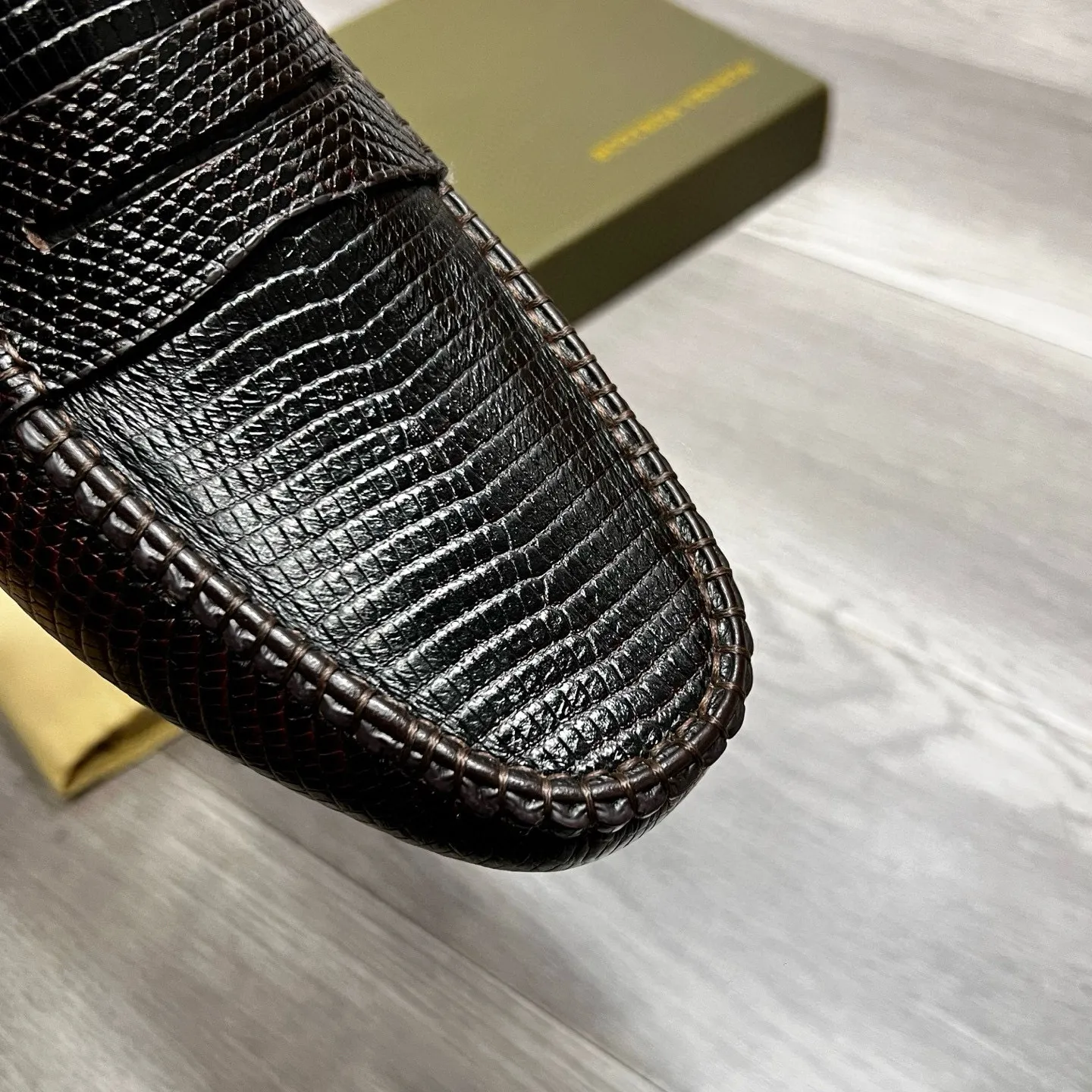 Factory price 480 BV 〰️Purely handmade classic men's beanie shoes👉👉driving shoes, slip-on shoes, made of imported cowhide from Italy, 💕water-dyed cowhide lining, 🔊original outsole, waterproof platform design, comfortable on the feet. A good choice for traveling and driving, three colors available, code number: 38-44, (45 can be customized)